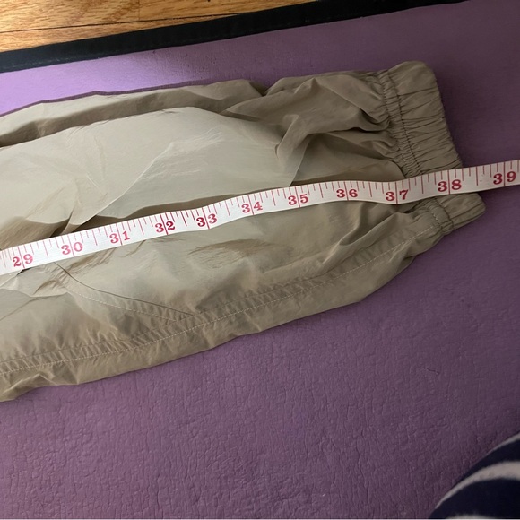 Lululemon Mid-Rise Jogger - Picture 5 of 8